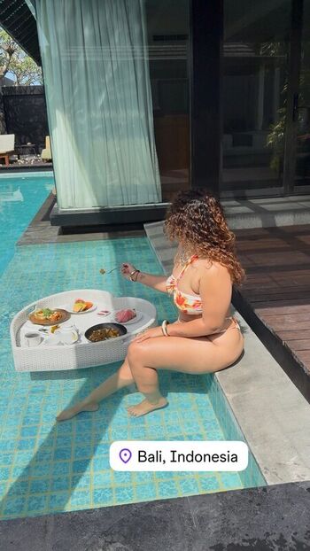 Full leaked Anjuthecurlygirl private onlyfans photo