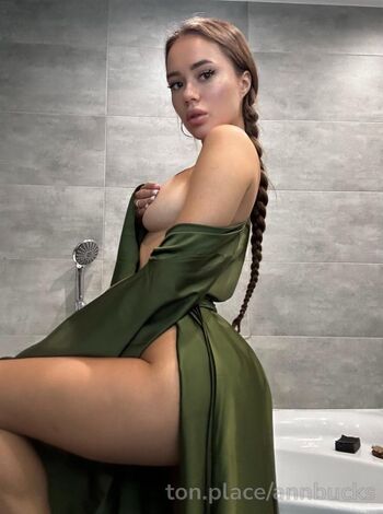 Full leaked Ann bucks page private onlyfans photo
