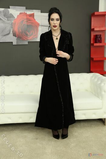 Anna De Ville