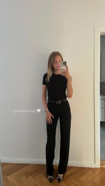 Full leaked Annaaaurelia private onlyfans photo