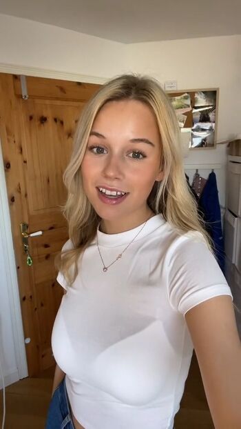 Full leaked Annaaaurelia private onlyfans photo