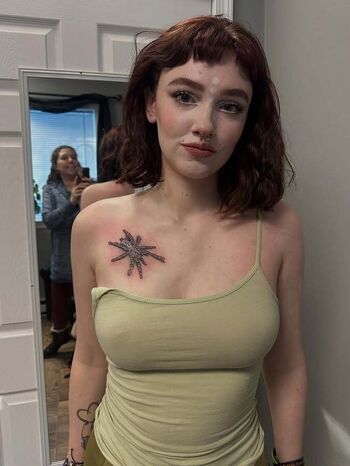 Full leaked Annaliseelliot private onlyfans photo