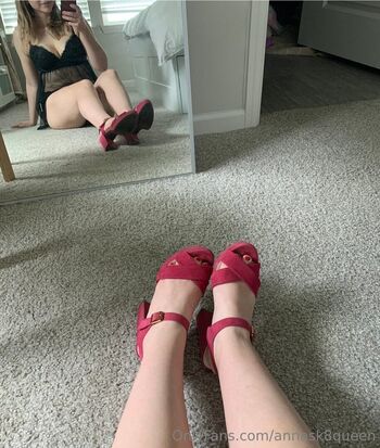 Full leaked Annaoswaldskqn private onlyfans photo