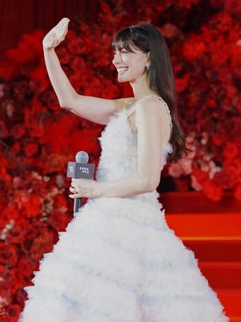 Full leaked Anne hathaway page private onlyfans photo