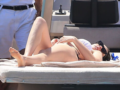 Full leaked Anne hathaway page private onlyfans photo