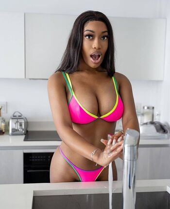 Full leaked Annemoore private onlyfans photo