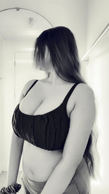 Full leaked Anushka solanki private onlyfans photo