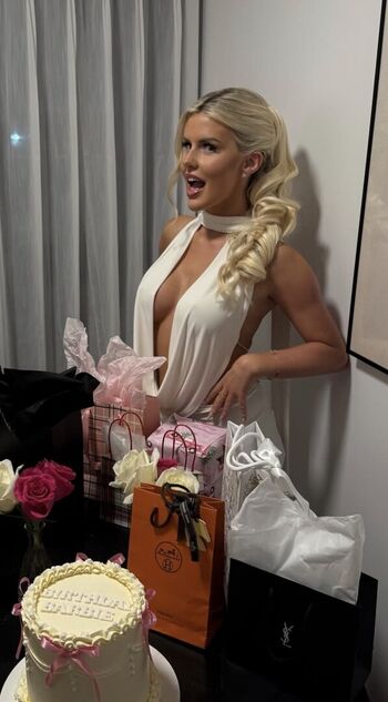 AnythingBlondbarbiie