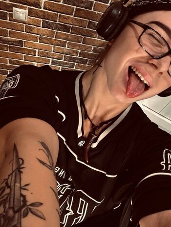 Full leaked Apollonchil private onlyfans photo