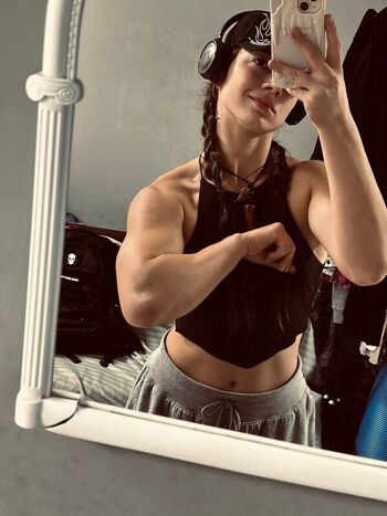 Full leaked Apollonchil private onlyfans photo