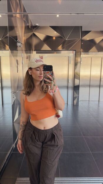 Full leaked Areliann private onlyfans photo