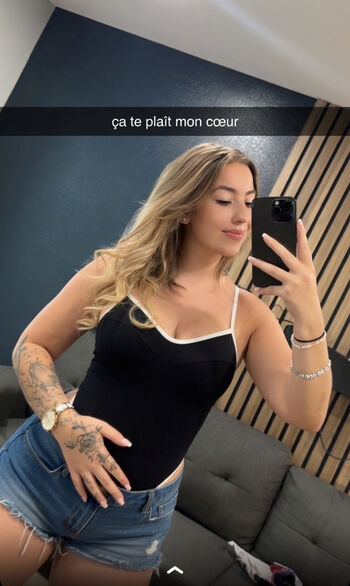 Full leaked Areliann private onlyfans photo
