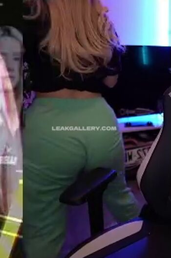 Full leaked Areliann private onlyfans photo