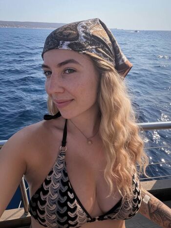 Full leaked Areliann private onlyfans photo