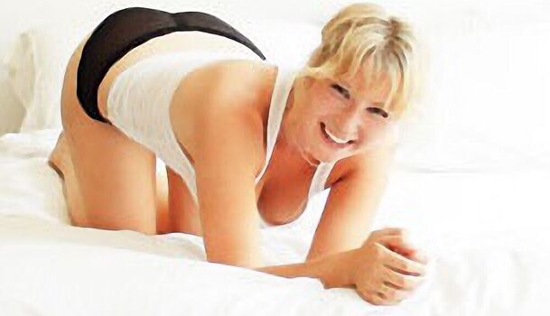 Full leaked Ari graynor private onlyfans photo