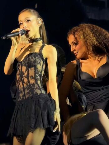 Full leaked Ariana grande  page private onlyfans photo