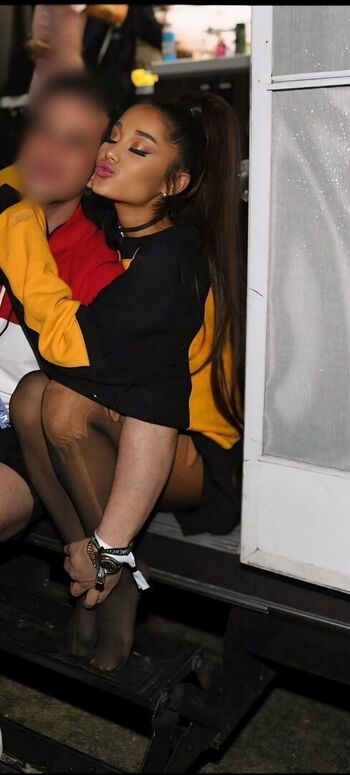 Full leaked Ariana grande  page private onlyfans photo