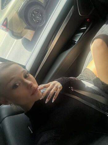 Full leaked Ariana grande  page private onlyfans photo