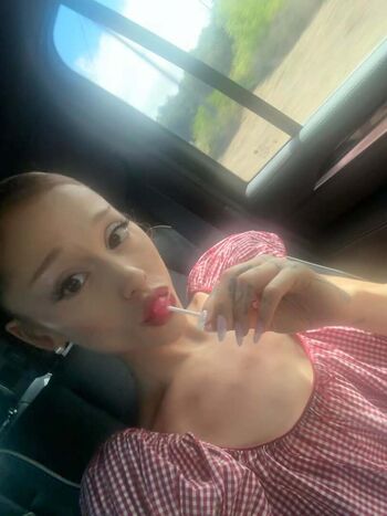 Full leaked Ariana grande  page private onlyfans photo