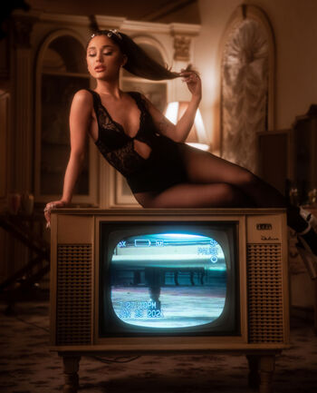 Full leaked Ariana grande page private onlyfans photo