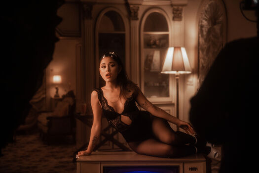 Full leaked Ariana grande page private onlyfans photo