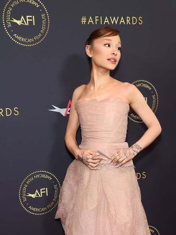 Full leaked Ariana grande page private onlyfans photo