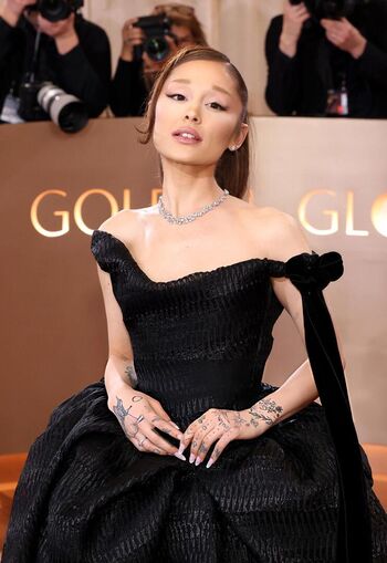 Full leaked Ariana grande page private onlyfans photo