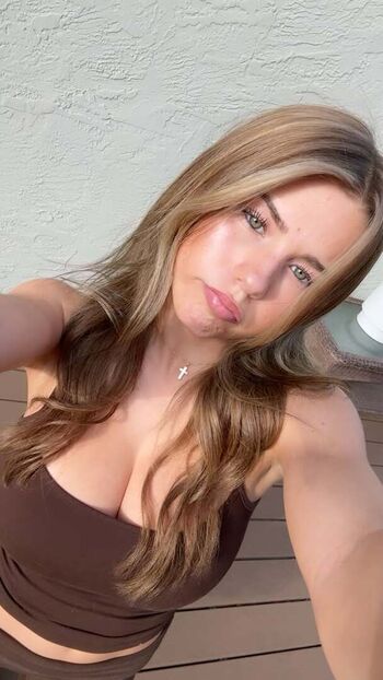 Full leaked Ariana white page private onlyfans photo