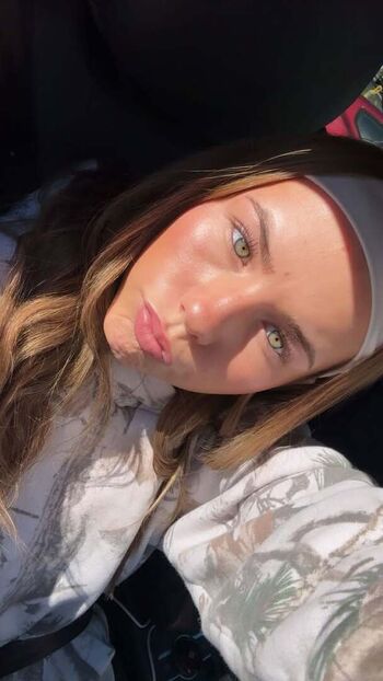 Full leaked Ariana white page private onlyfans photo