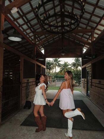 Full leaked Ariana white page private onlyfans photo