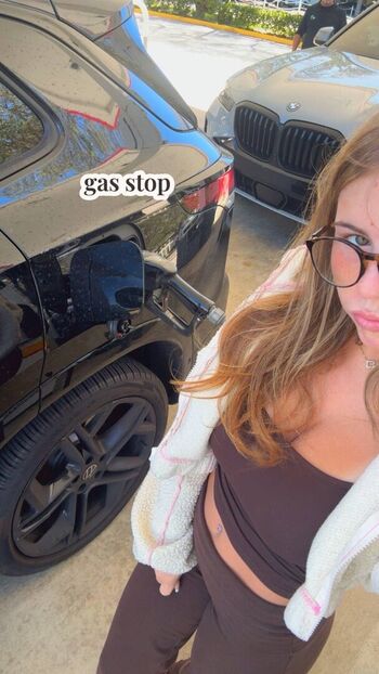 Full leaked Ariana white page private onlyfans photo