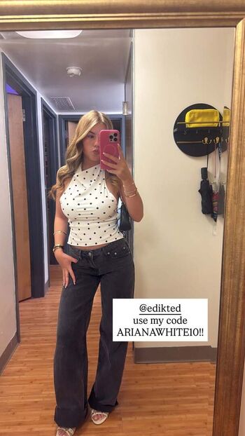 Full leaked Ariana white page private onlyfans photo