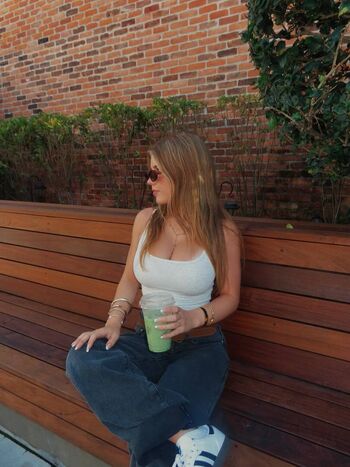 Full leaked Ariana white page private onlyfans photo