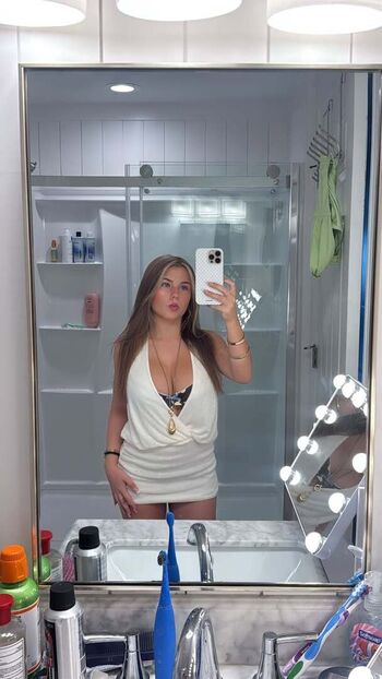 Full leaked Ariana white page private onlyfans photo