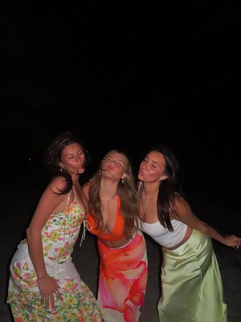 Full leaked Ariana white page private onlyfans photo