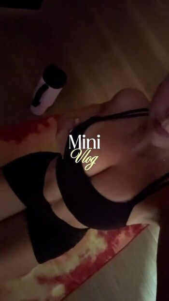 Full leaked Ariana white page private onlyfans photo