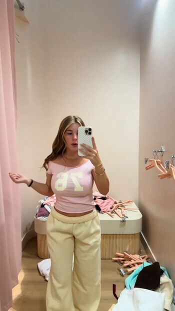 Full leaked Ariana white page private onlyfans photo