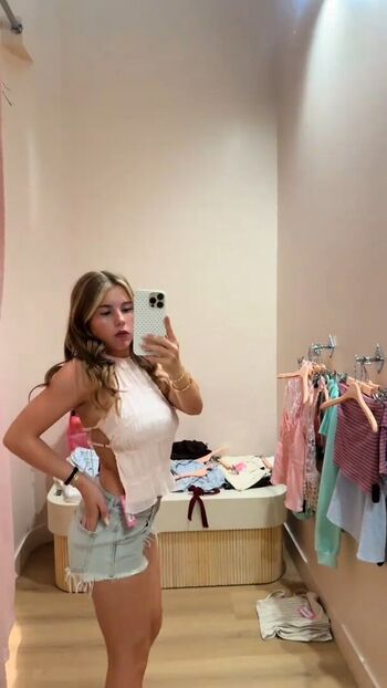 Full leaked Ariana white page private onlyfans photo