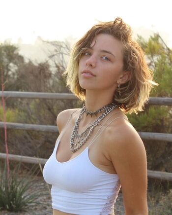 Full leaked Ariaslovey private onlyfans photo