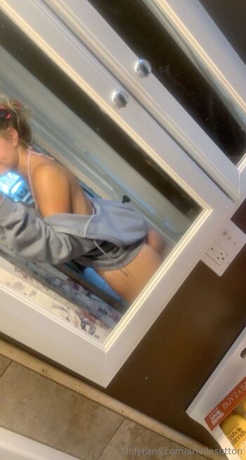 Full leaked Ariellesutton page private onlyfans photo