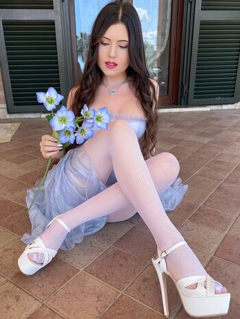 Full leaked Arual bloom page private onlyfans photo