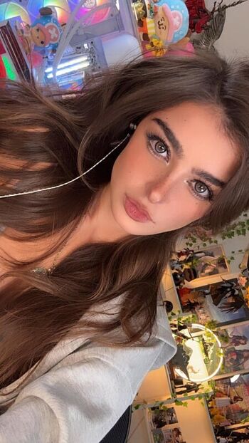 Full leaked Aruuu private onlyfans photo