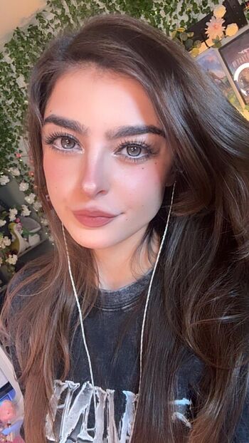 Full leaked Aruuu private onlyfans photo