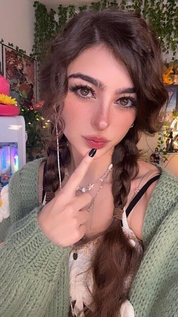 Full leaked Aruuu private onlyfans photo