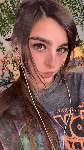 Full leaked Aruuu private onlyfans photo