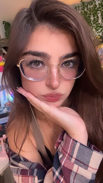 Full leaked Aruuu private onlyfans photo