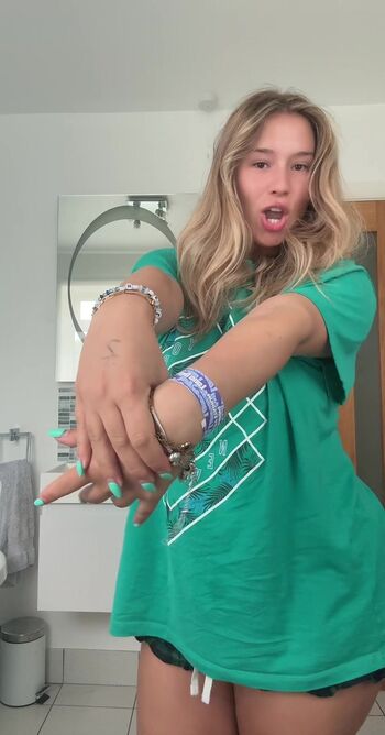 Full leaked Arwen private onlyfans photo