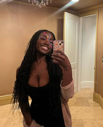 Full leaked Aseemah mills private onlyfans photo