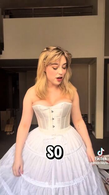 Full leaked Ashleetayla private onlyfans photo