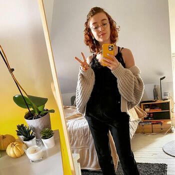 Full leaked Ashleyroboto private onlyfans photo